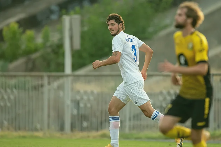 边后卫助攻上抢的赛场实拍（对阵型结构的改变）
